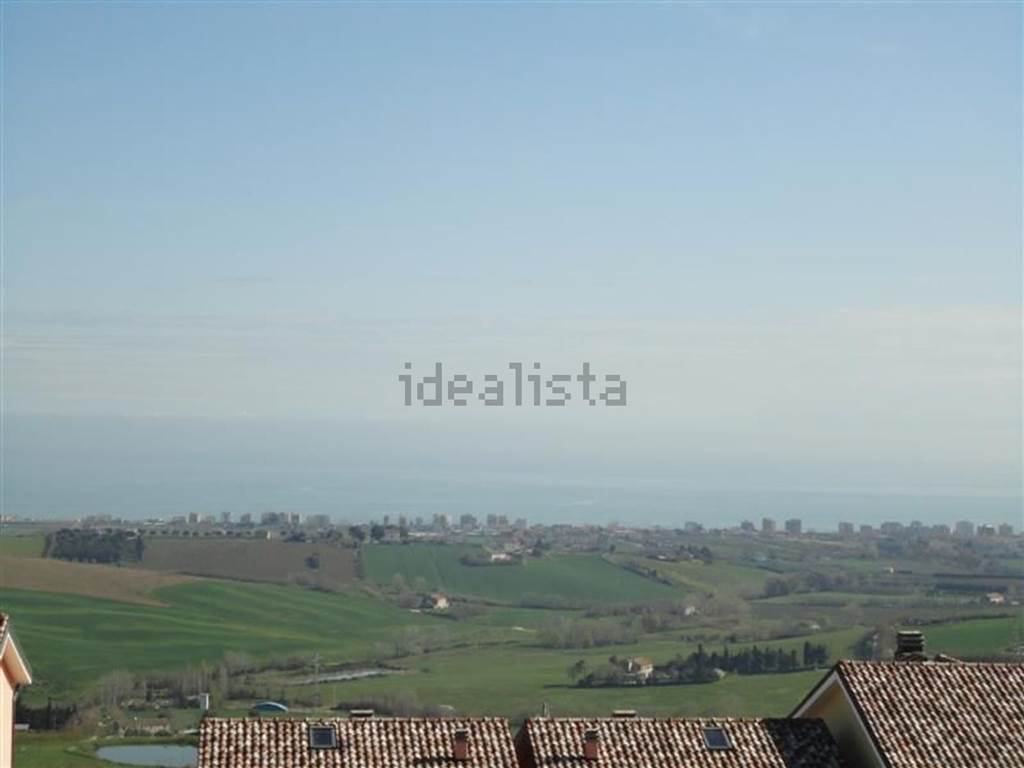 casa indipendente in vendita a San Costanzo in zona Stacciola