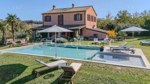 casa indipendente in vendita a San Costanzo in zona Stacciola