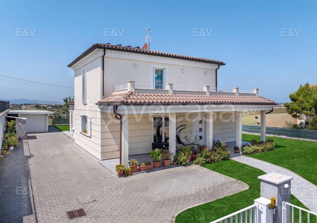 casa indipendente in vendita a San Costanzo