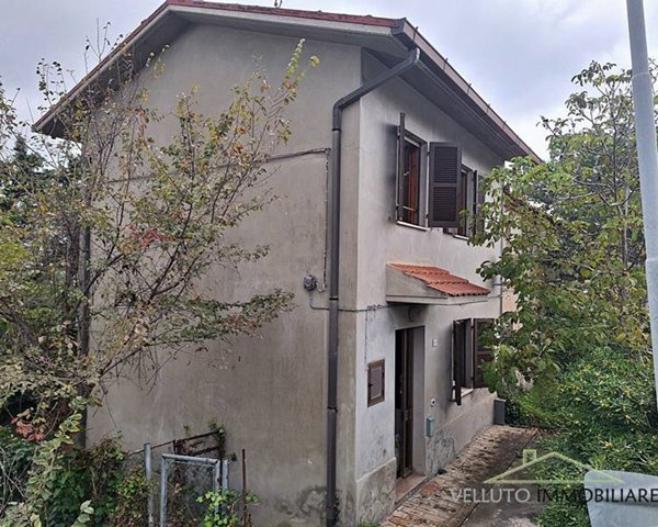 casa indipendente in vendita a San Costanzo in zona Stacciola