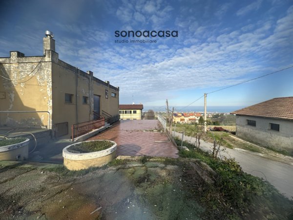 casa indipendente in vendita a San Costanzo