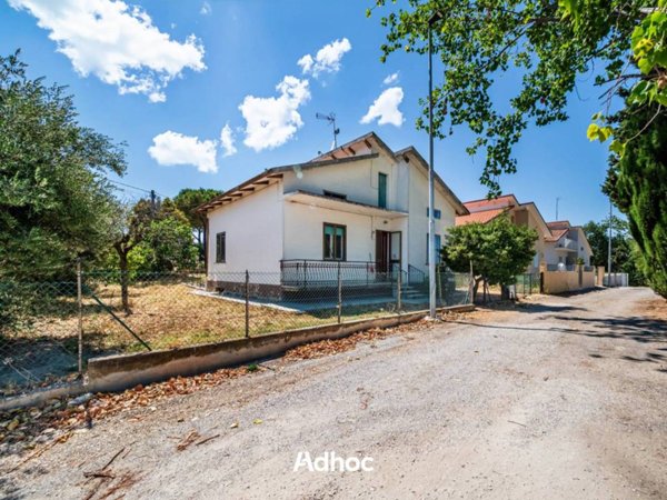 casa indipendente in vendita a San Costanzo in zona Cerasa