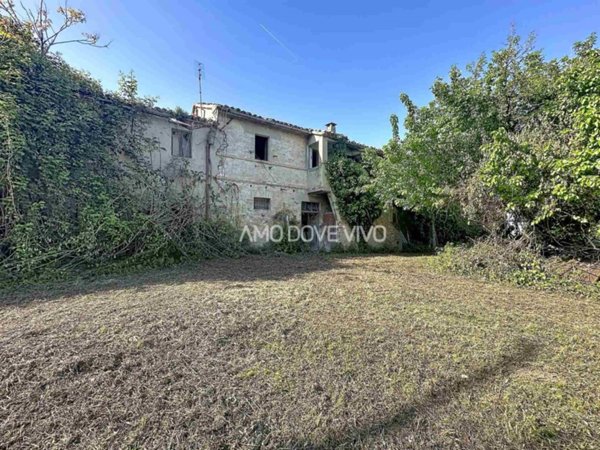 casa indipendente in vendita a San Costanzo in zona Stacciola