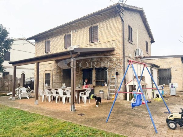 casa indipendente in vendita a San Lorenzo in Campo in zona San Vito sul Cesano