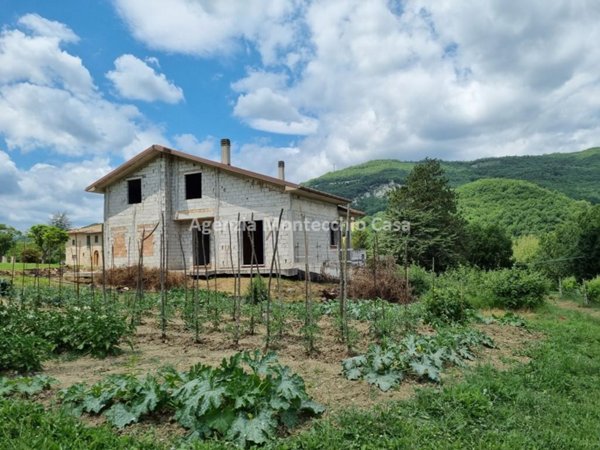 casa indipendente in vendita a Sant'Angelo in Vado