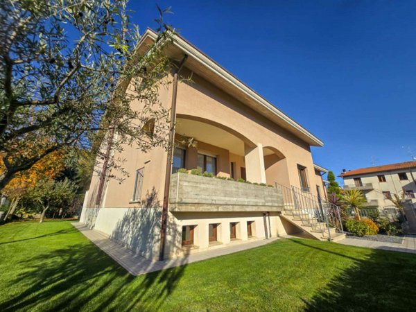 casa indipendente in vendita a Sant'Angelo in Vado