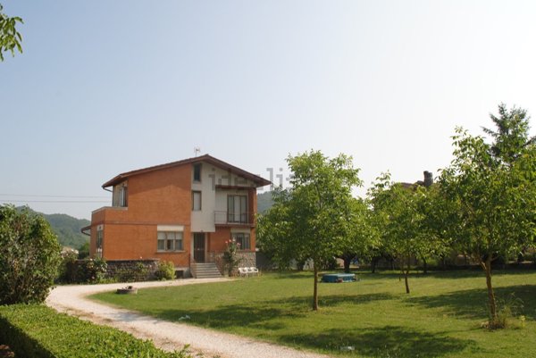 casa indipendente in vendita a Sant'Angelo in Vado