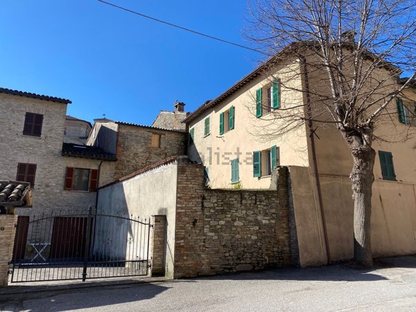 pentavano in vendita a Sant'Angelo in Vado