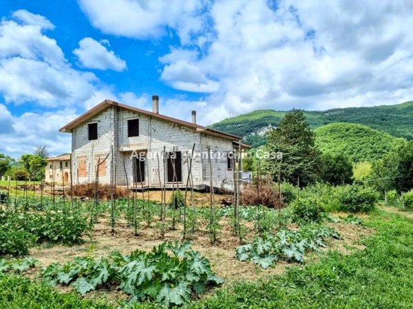 casa indipendente in vendita a Sant'Angelo in Vado