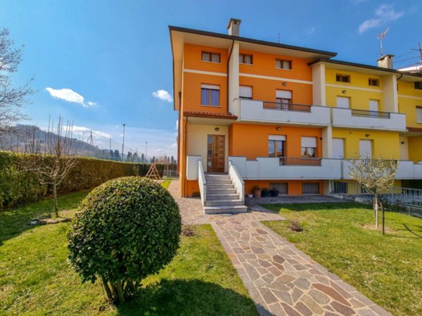 casa indipendente in vendita a Sant'Angelo in Vado