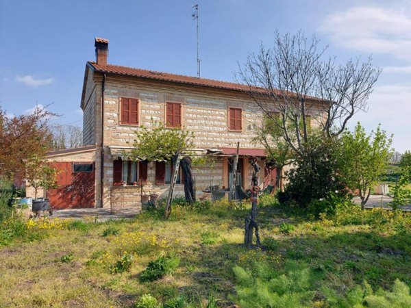 casa indipendente in vendita a Sant'Ippolito