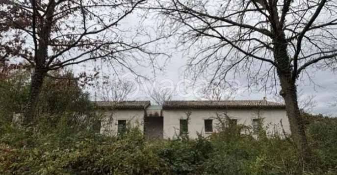 negozio in vendita a Sant'Ippolito