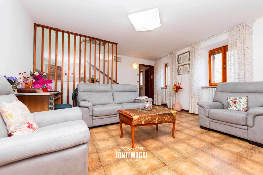 casa indipendente in vendita a Sant'Ippolito