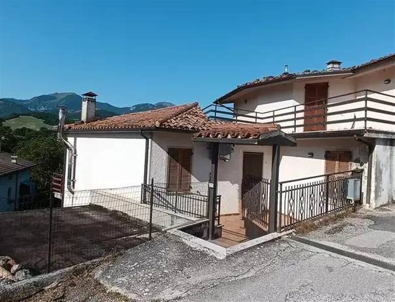 casa indipendente in vendita a Serra Sant'Abbondio in zona Villa