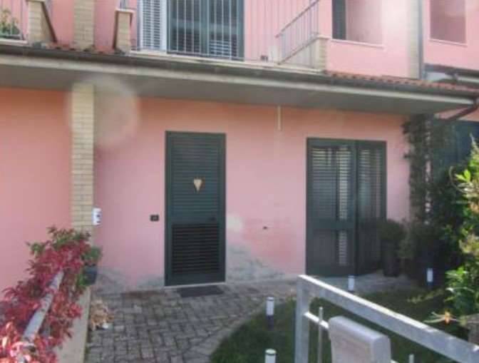 casa indipendente in vendita a Serra Sant'Abbondio in zona Villa