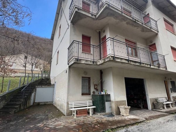 casa indipendente in vendita a Serra Sant'Abbondio in zona Petrara