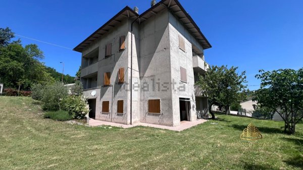 casa indipendente in vendita a Serra Sant'Abbondio in zona Piccione