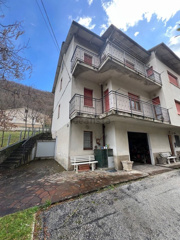 casa indipendente in vendita a Serra Sant'Abbondio in zona Petrara