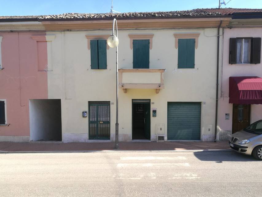 casa indipendente in vendita a Tavoleto