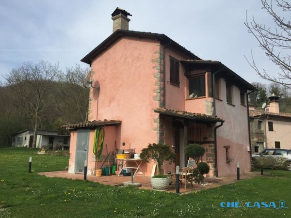 casa indipendente in vendita a Tavoleto