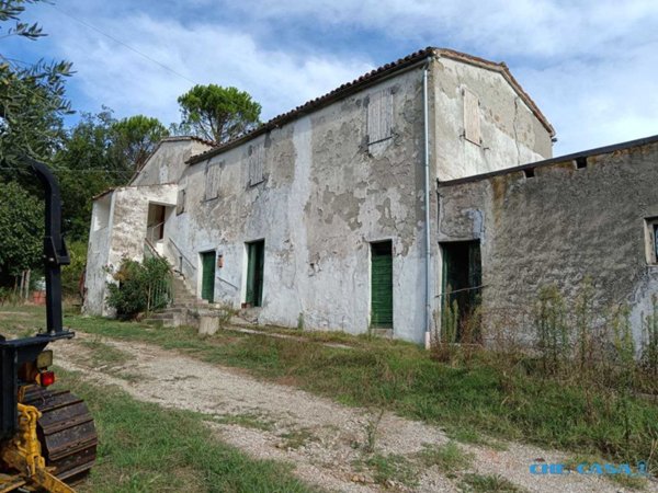 casa indipendente in vendita a Tavoleto