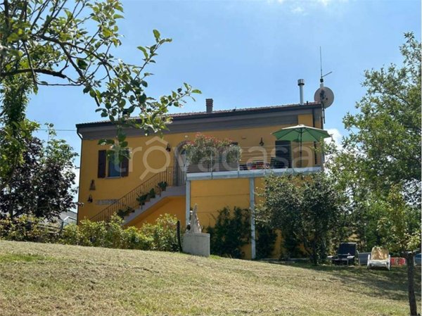 casa indipendente in vendita a Tavoleto in zona Casinella