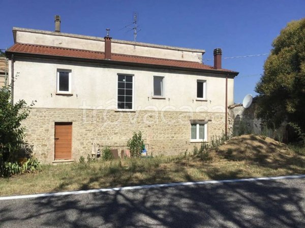 casa indipendente in vendita a Tavoleto