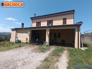 casa indipendente in vendita a Tavoleto