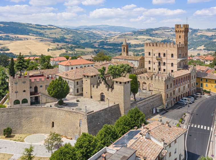 negozio in vendita a Tavoleto