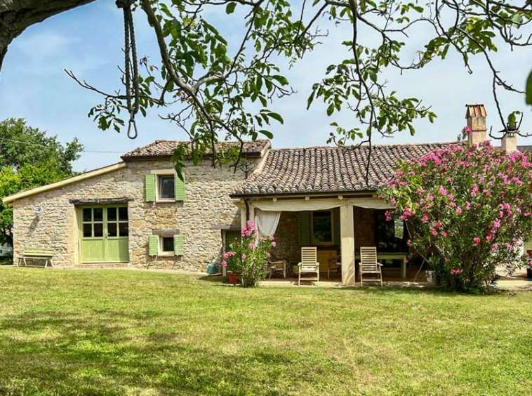 casa indipendente in vendita a Tavoleto