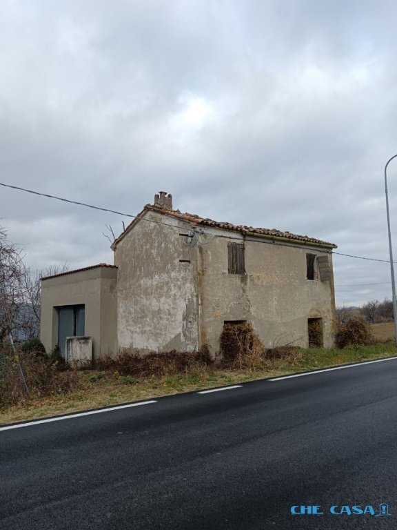 pentavano in vendita a Tavoleto in zona Casinella