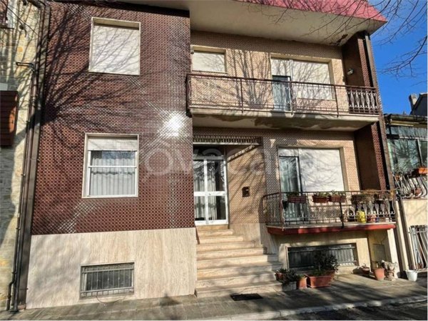 casa indipendente in vendita a Tavoleto