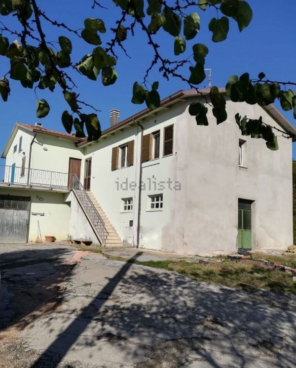 casa indipendente in vendita a Tavoleto