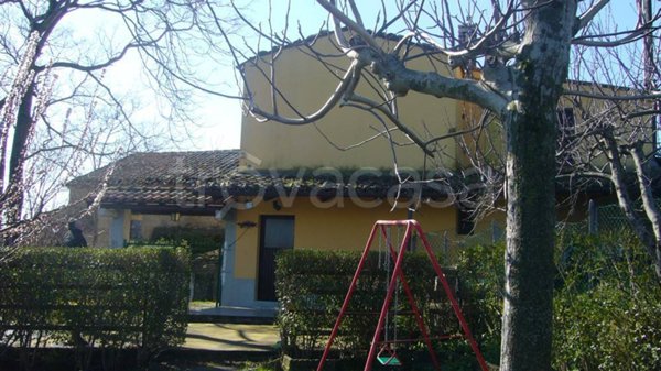 casa indipendente in vendita a Tavoleto