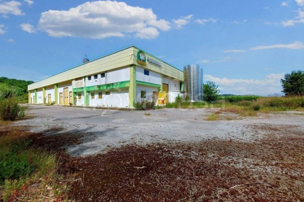 locale commerciale in vendita a Tavoleto in zona Casinella