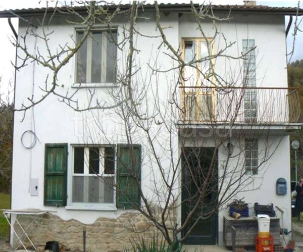 casa indipendente in vendita a Tavoleto