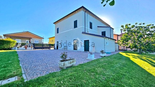 casa indipendente in vendita a Tavoleto