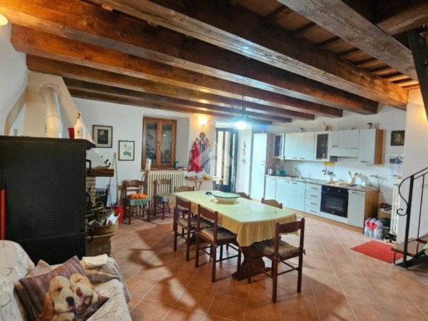 casa indipendente in vendita a Tavoleto