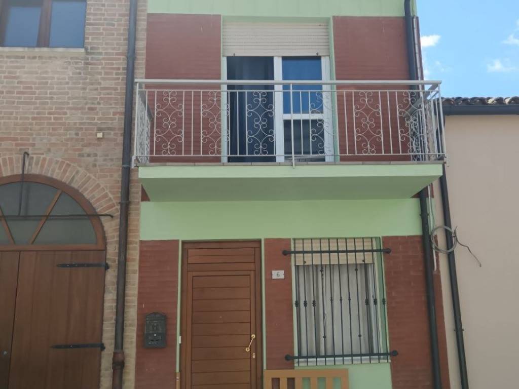 casa semindipendente in vendita a Tavoleto