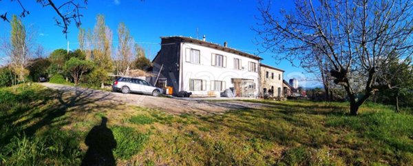 casa indipendente in vendita a Tavoleto