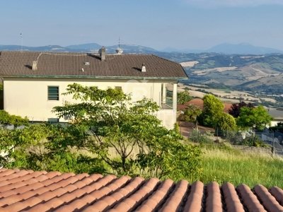 casa indipendente in vendita a Tavoleto