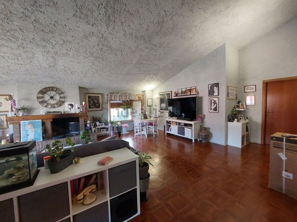 casa indipendente in vendita a Tavoleto