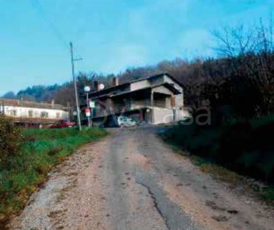 casa indipendente in vendita a Tavoleto