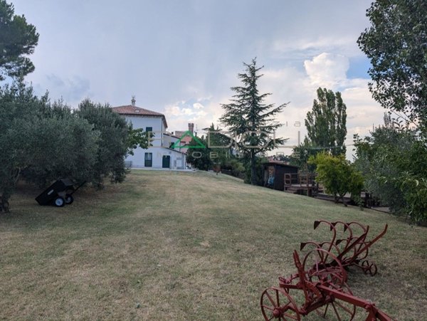 casa indipendente in vendita a Tavoleto