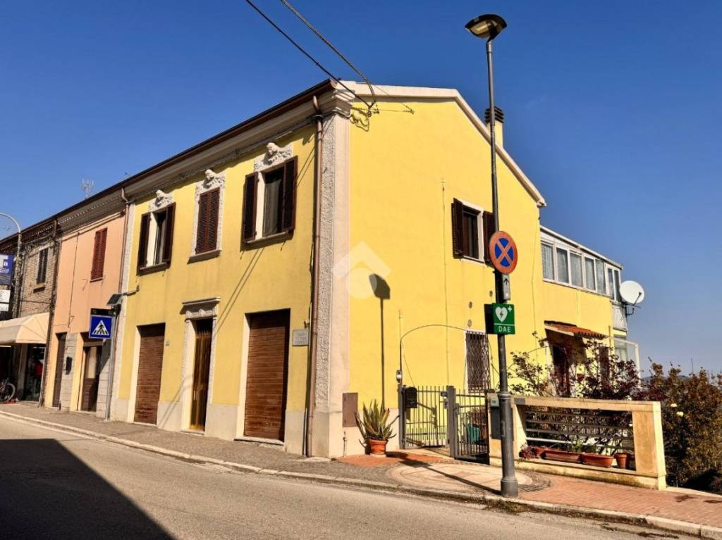 casa indipendente in vendita a Tavoleto