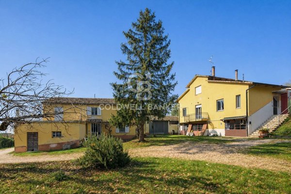 casa indipendente in vendita a Tavoleto
