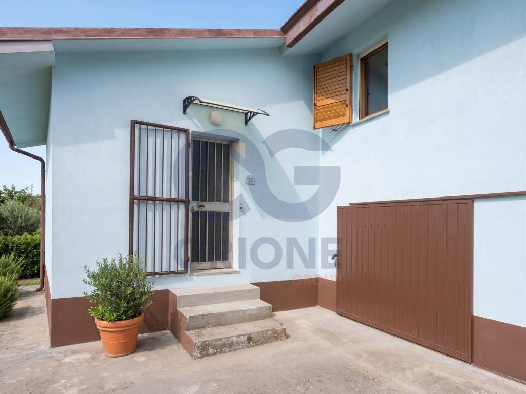 casa indipendente in vendita a Tavoleto
