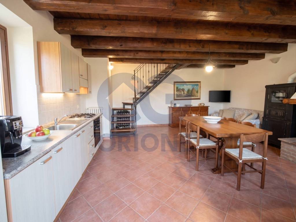 casa indipendente in vendita a Tavoleto