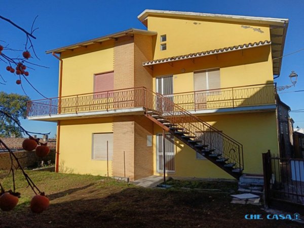 casa indipendente in vendita a Tavoleto