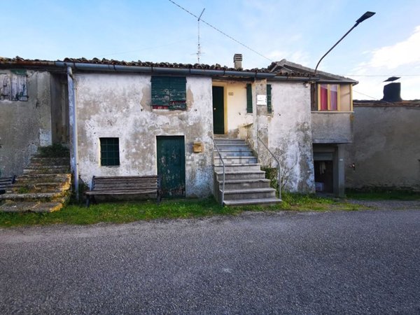 pentavano in vendita a Tavoleto in zona Casinella